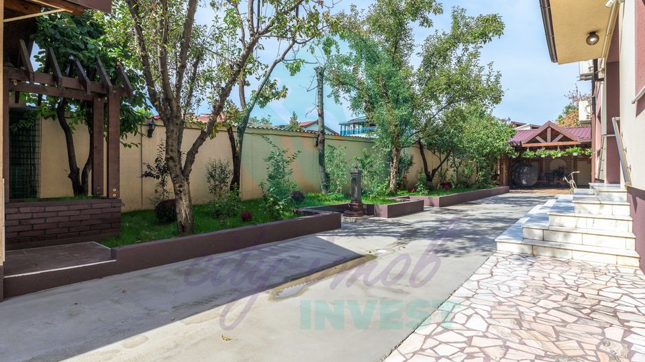 Vilă spațioasă cu curte superbă lângă Parcul Circului - Poză 2