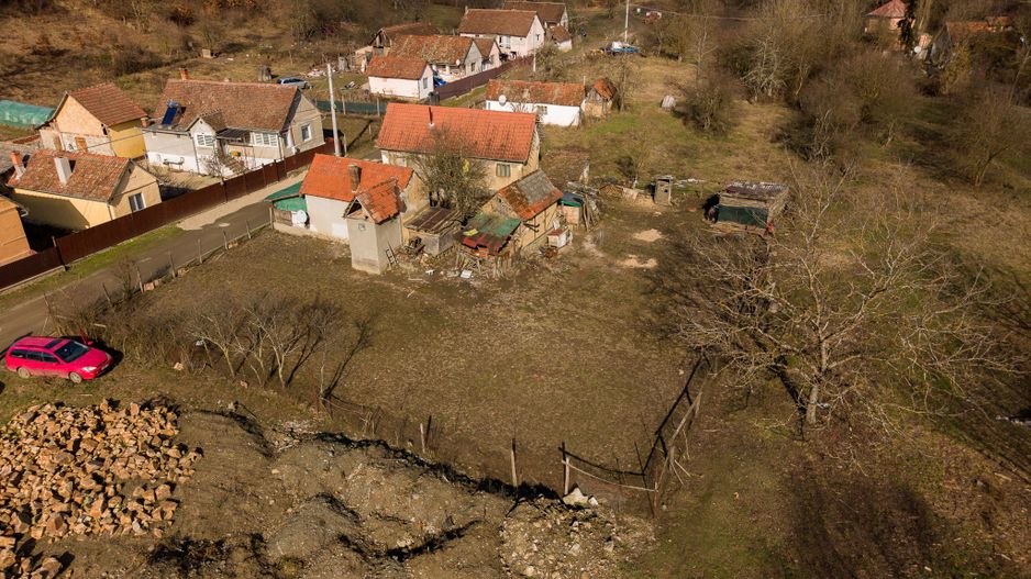 Teren intravilan de 302 mp în localitatea Șoimoș - Poză 17