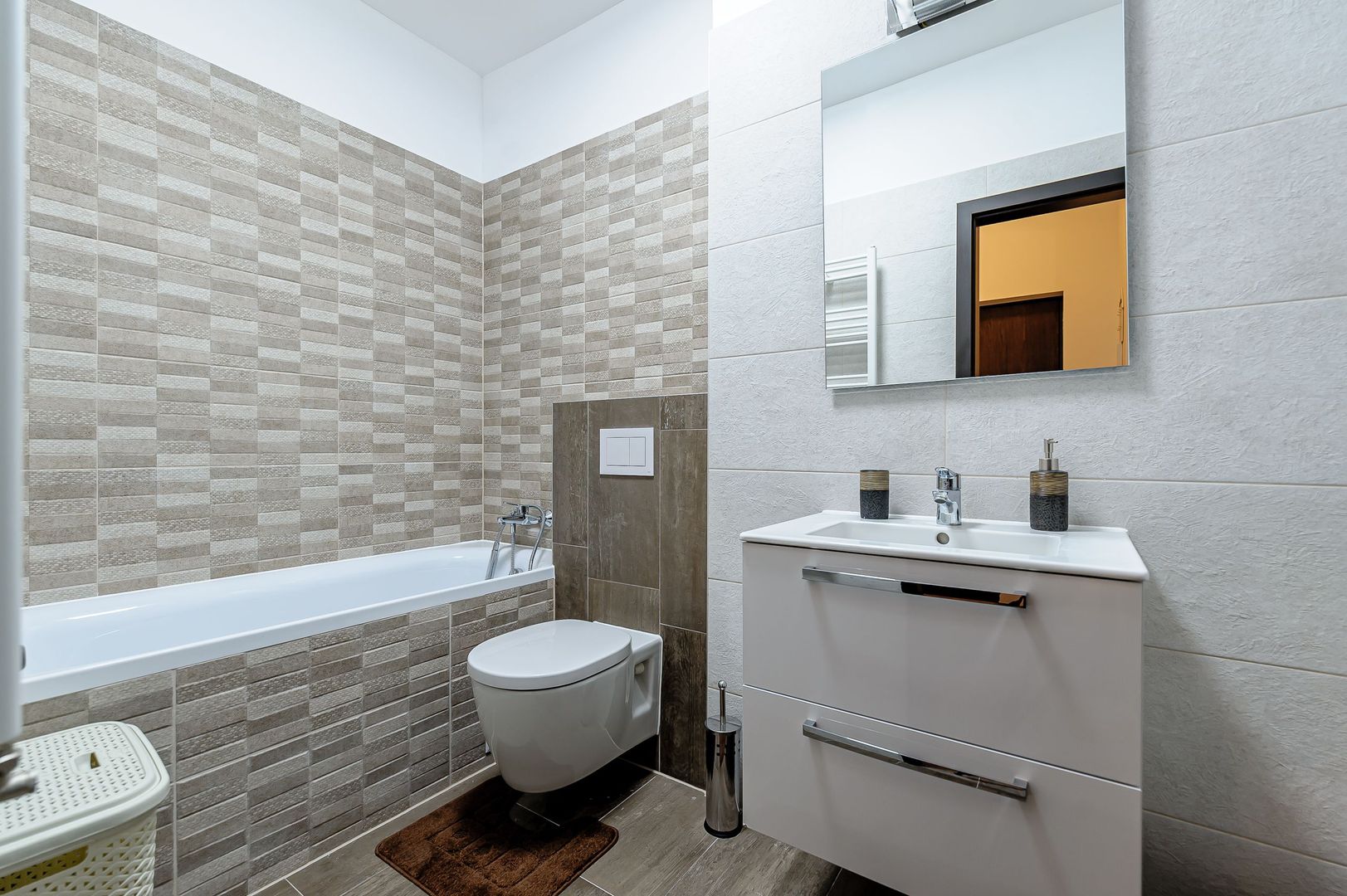 Apartament cu 2 camere la Adora Park - Poză 4