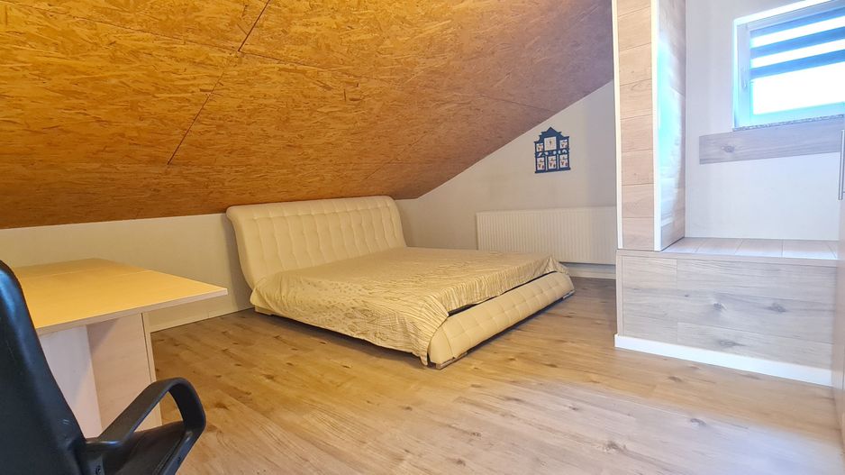 Casa semimobilata semiutilata modern cartier Izvor Tarlungeni Brasov - Poză 20