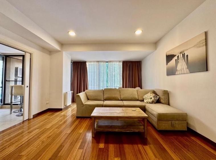 Apartament de 3 camere, mobilat de lux, disponibil imediat pentru inchiriere - Poză 2