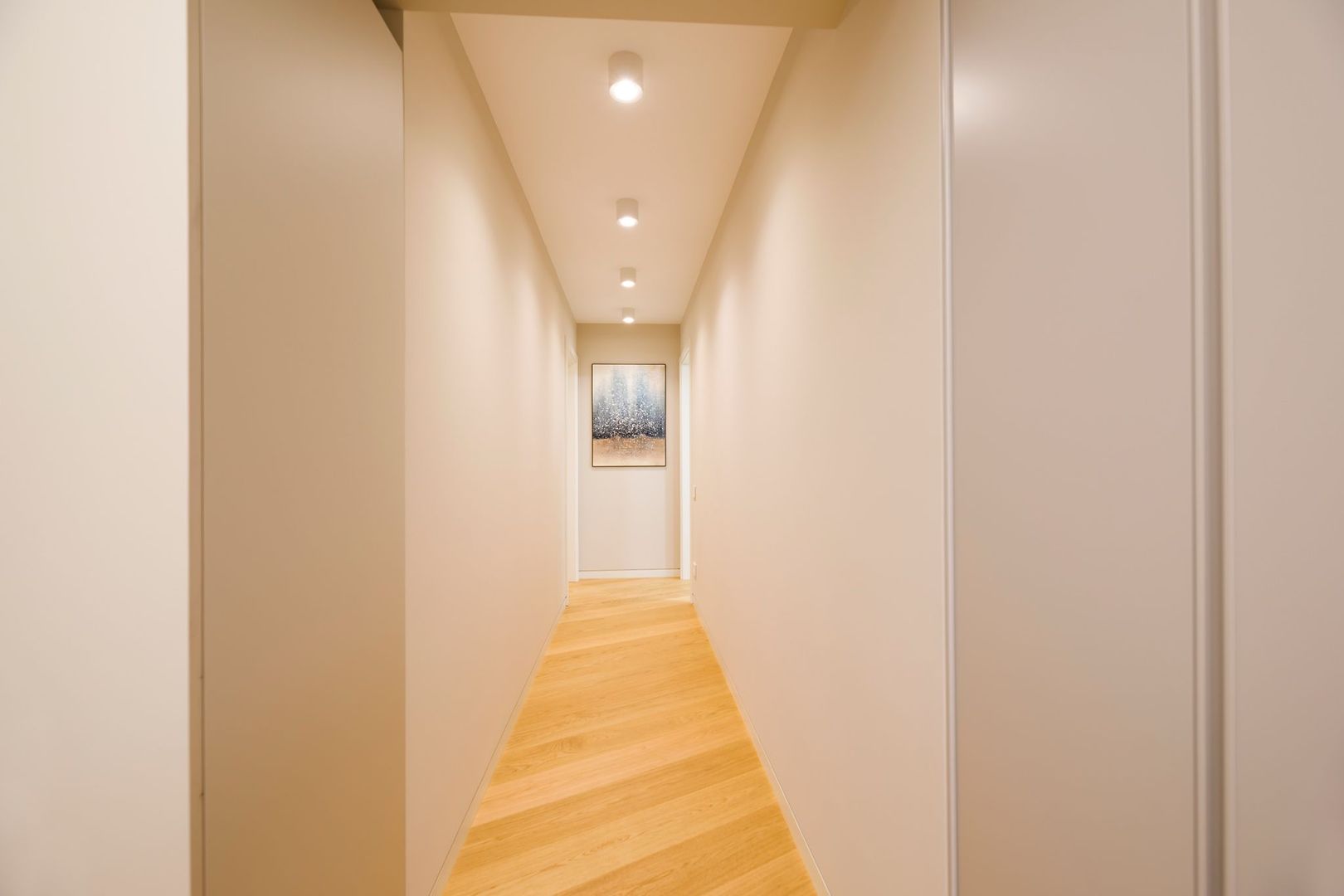 Apartament deosebit 4 camere complet mobilat si loc de parcare inclus - Poză 12