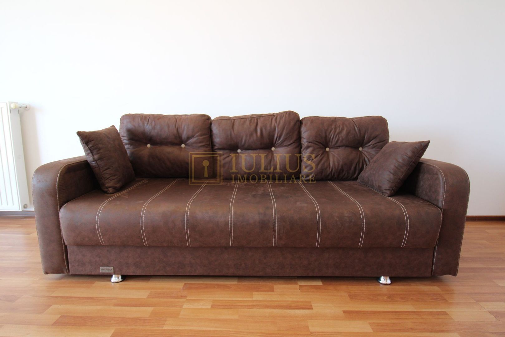 Aradului; decomandat, bucatarie inchisa. Parcare privata inclusa. - Poză 3