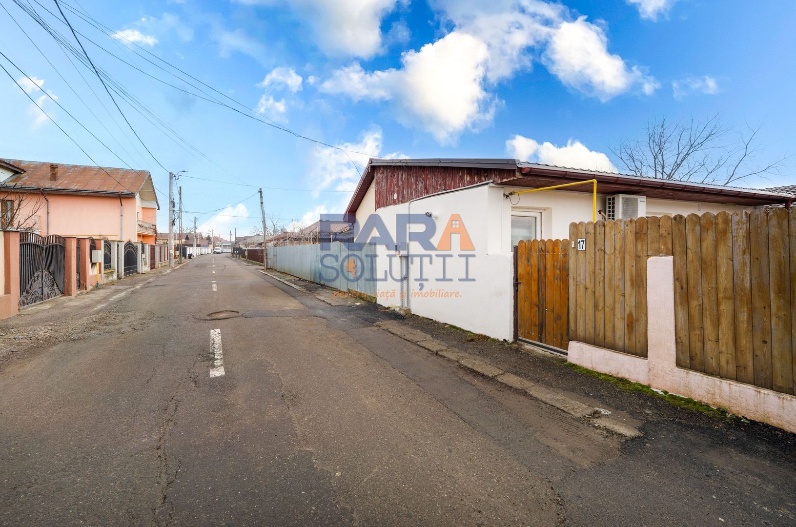 Casă micuță + un pic de curte - Poză 12