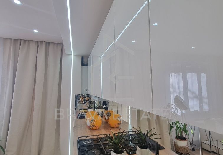 Apartament 2 camere , ultrafinisat,zona semicentrala - Poză 3