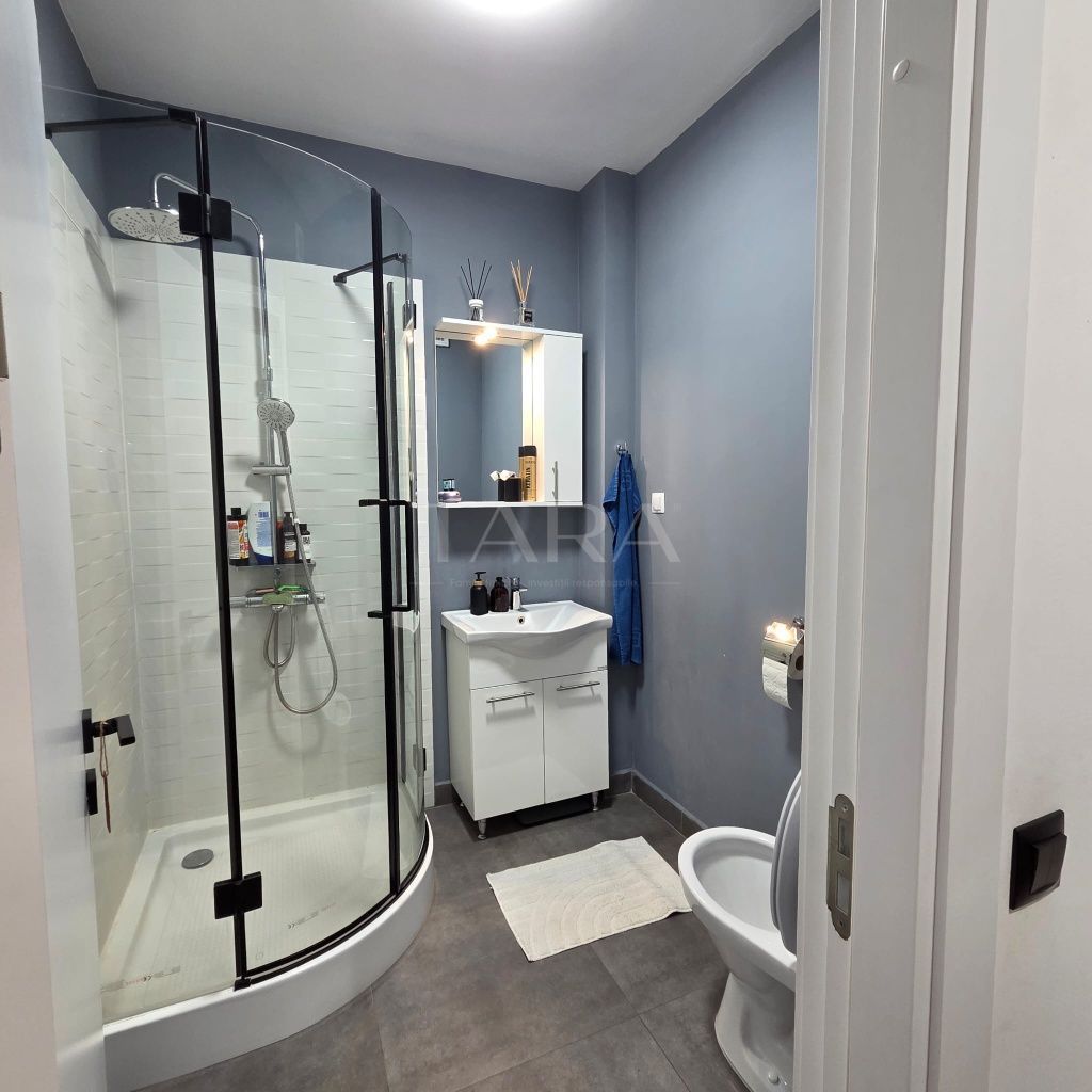 Apartament modern cu 3 camere, balcon generos și parcare subterană. - Poză 5