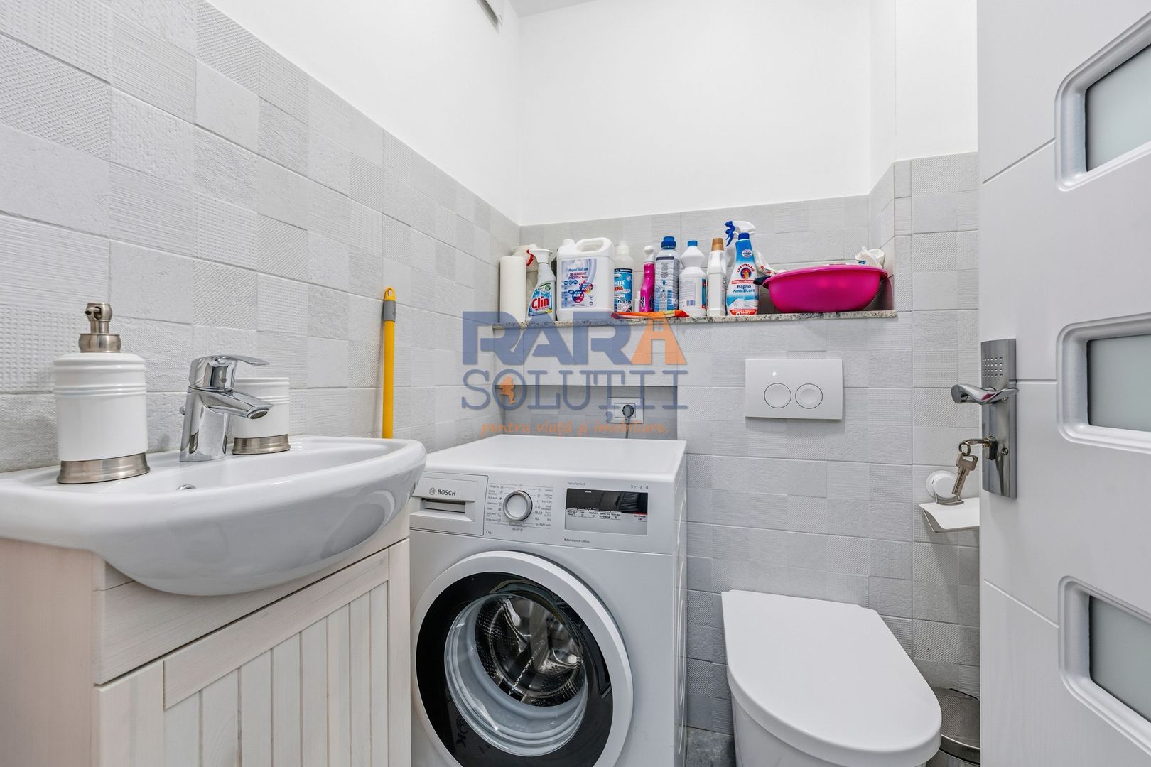 Apartament spațios cu 4 camere - renovat modern, mobilat și utilat - Poză 3