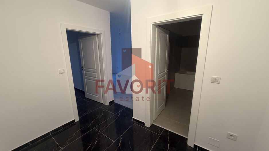 Decomandat. Disponibil imediat. Loc de parcare - Poză 12