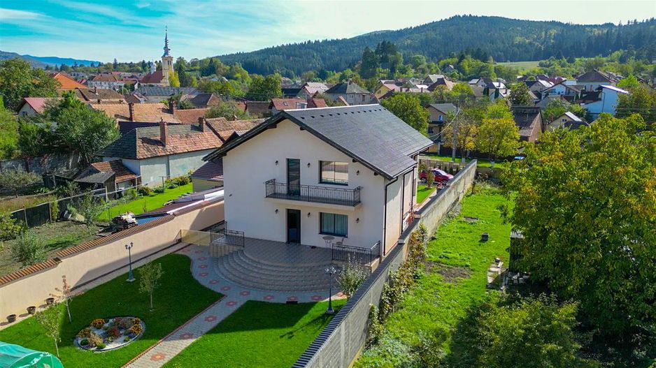 Somptuozitate in stil modern, 2 garaje, 3 terase, totul pe 1.000 mp teren - Poză 22