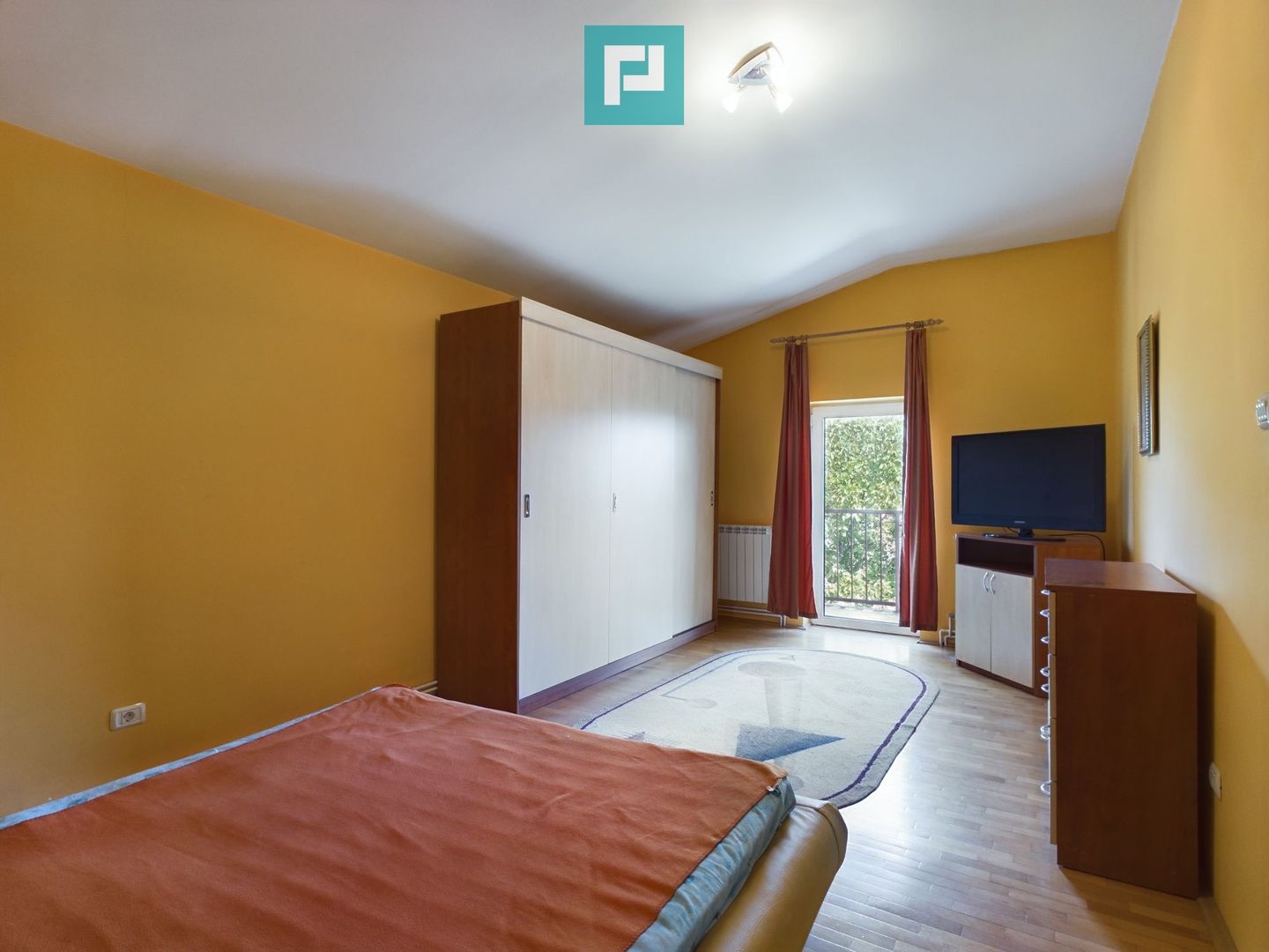 Vilă cu 3 apartamente în zona Parneava - Poză 5