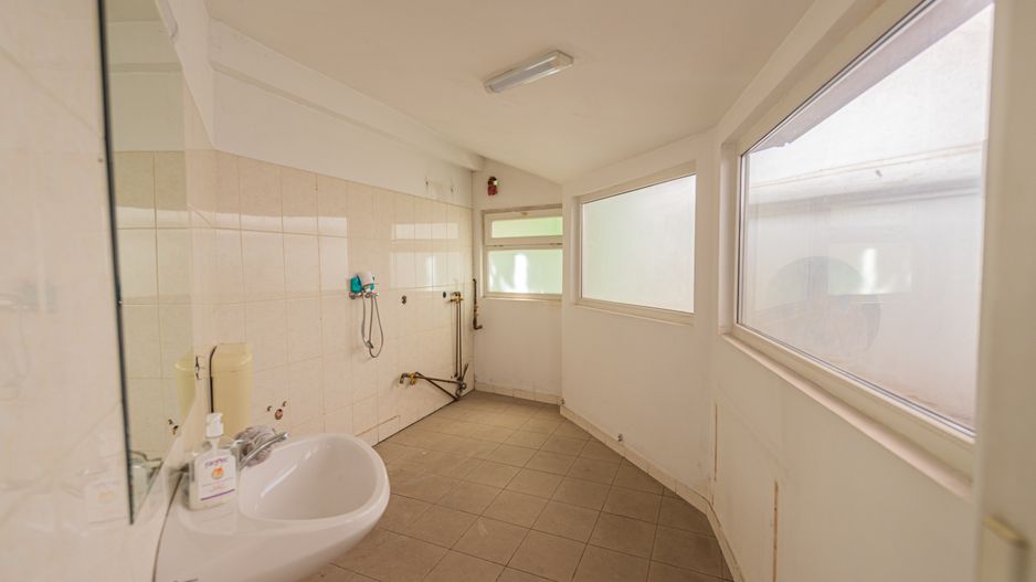Spațiu de inchiriat, 9 camere, 3 bai, Universitate, 120mp - Poză 8