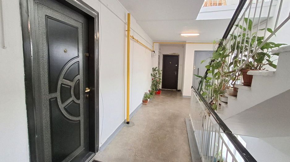 De Vanzare Apartament cu 3 camere  Mall Vitan imobil constr 1985-1990 - Poză 1