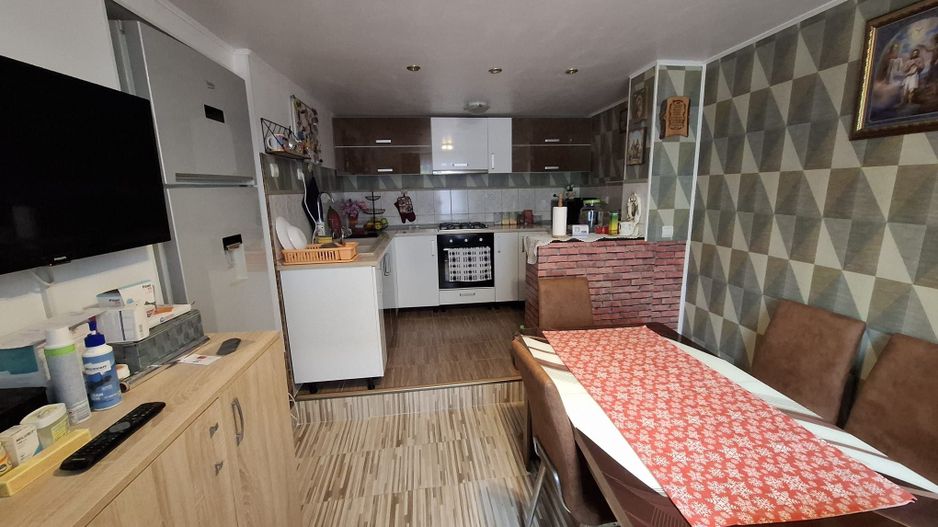 Samurcasi, casa si teren de 1200 mp - Poză 8