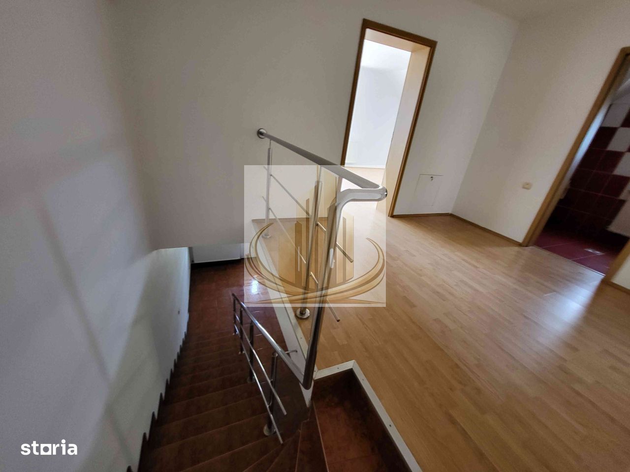 Casă spațioasă, versatilă – ideală pentru firmă sau locuință - Poză 8