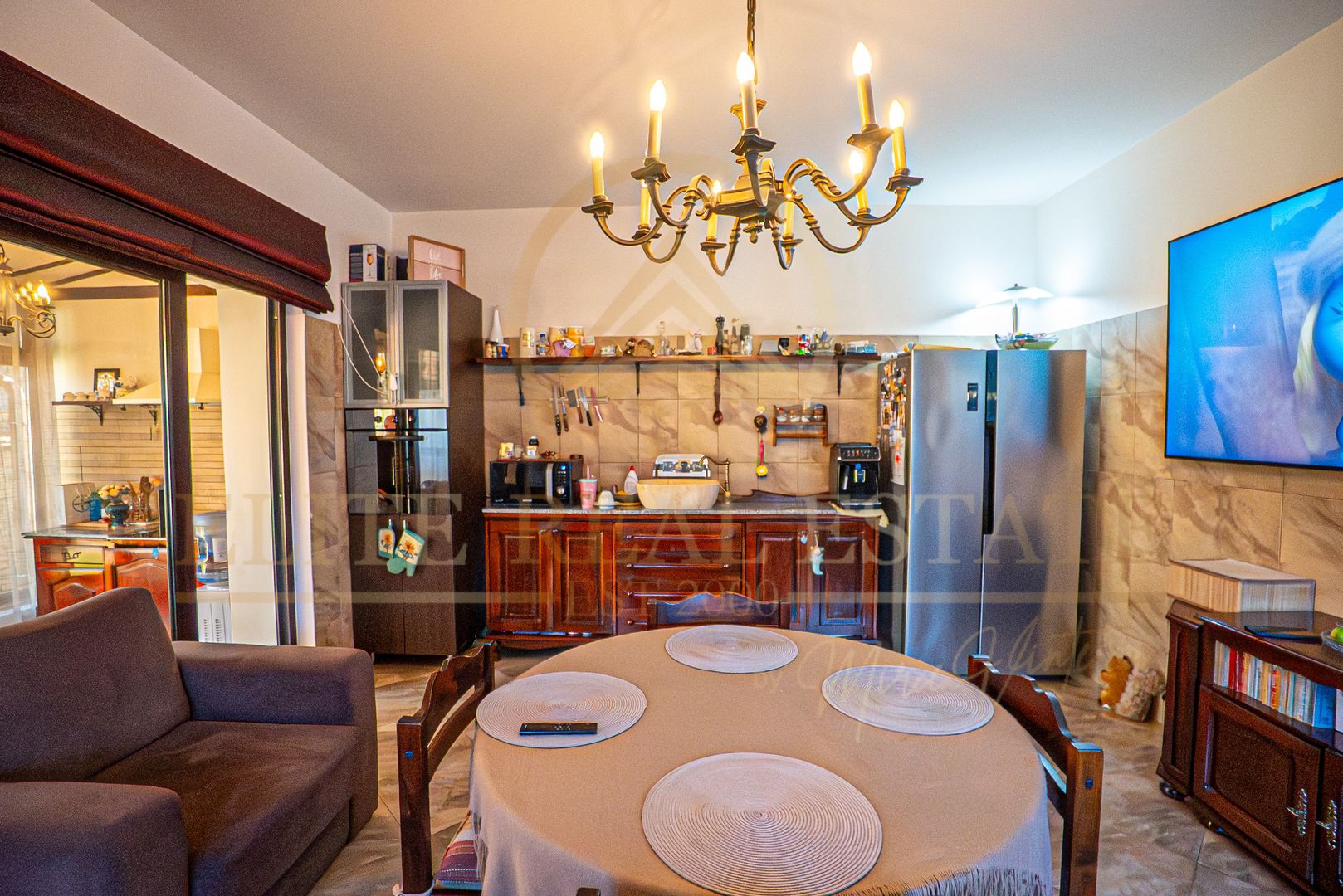 Casa De Vanzare in Palazu Mare - Teren de 455 mp cu Piscina si Garaj - Poză 13