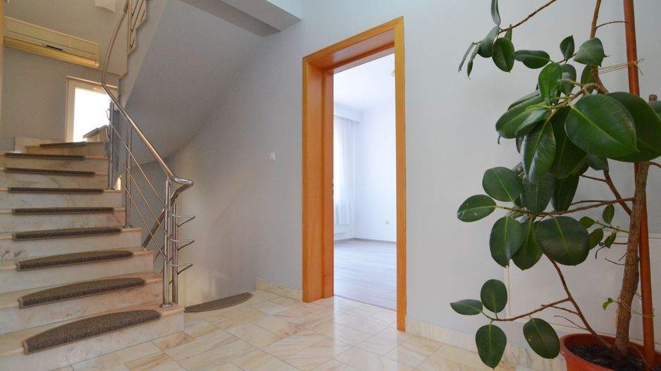 Inchiriem Vila individuala 6 camere cu panouri solare zona Pipera - Poză 26