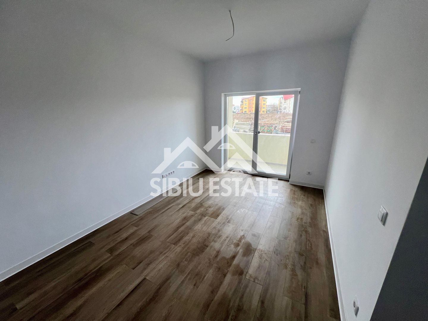 Studio intabulat finisat modern ansamblu Casian Renaissance Selimbar - Poză 4