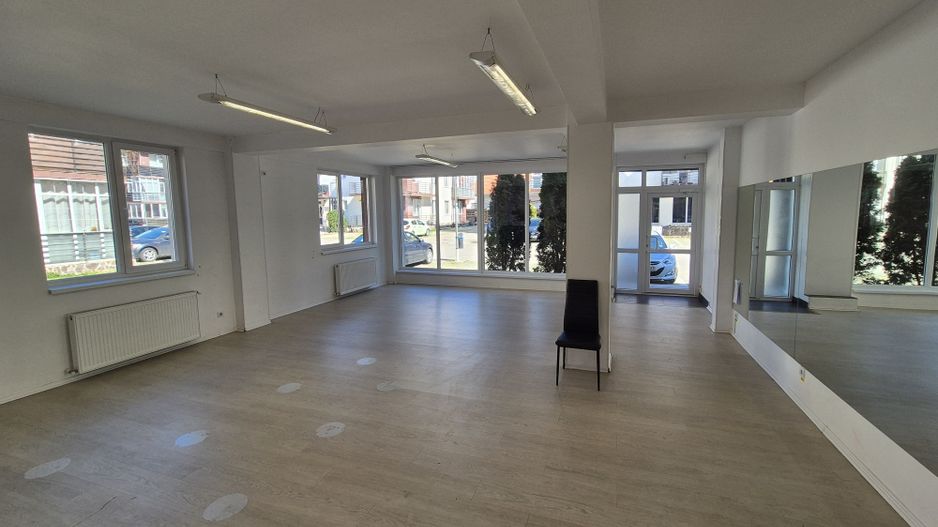 Spatiu comercial 109,54 mp + teren 222 mp + 2 locuri de parcare - Varteju - Poză 4