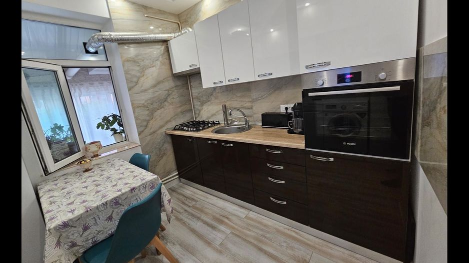 Casa renovata complet – zona Mall – - Poză 4