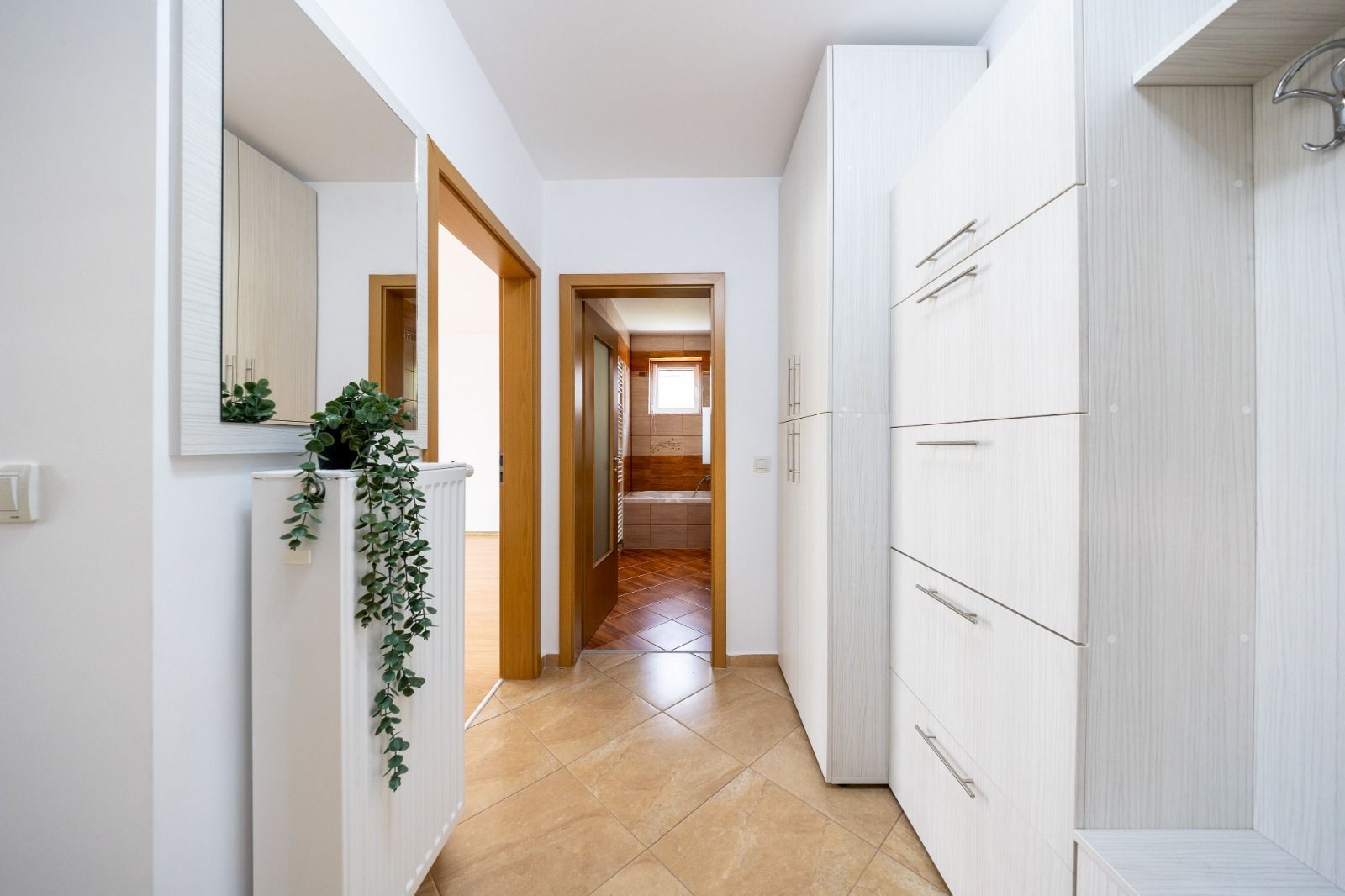 Apartament 2 camere,loc de parcare si boxa-Avangarden Bartolomeu - Poză 2