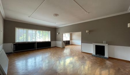 Apartament cu 4 camere de vânzare în zona Primaverii