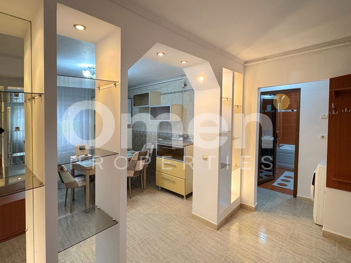 Apartament 2 camere de închiriat | central | etaj 1 | decomandat | - Poză 1