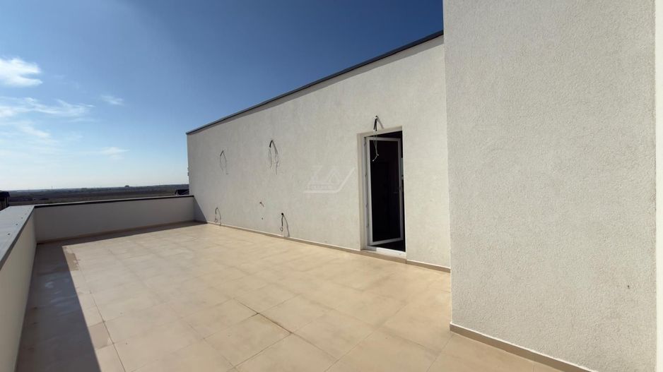 Proprietar vand apartament tip Penthouse. Bloc finalizat. Toate utilitatile. - Poză 3