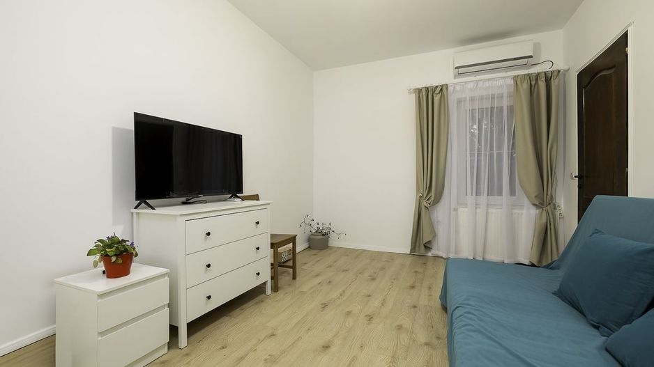 Închiriez apartament 2 camere la curte, Piața Muncii, centrală proprie - Poză 1