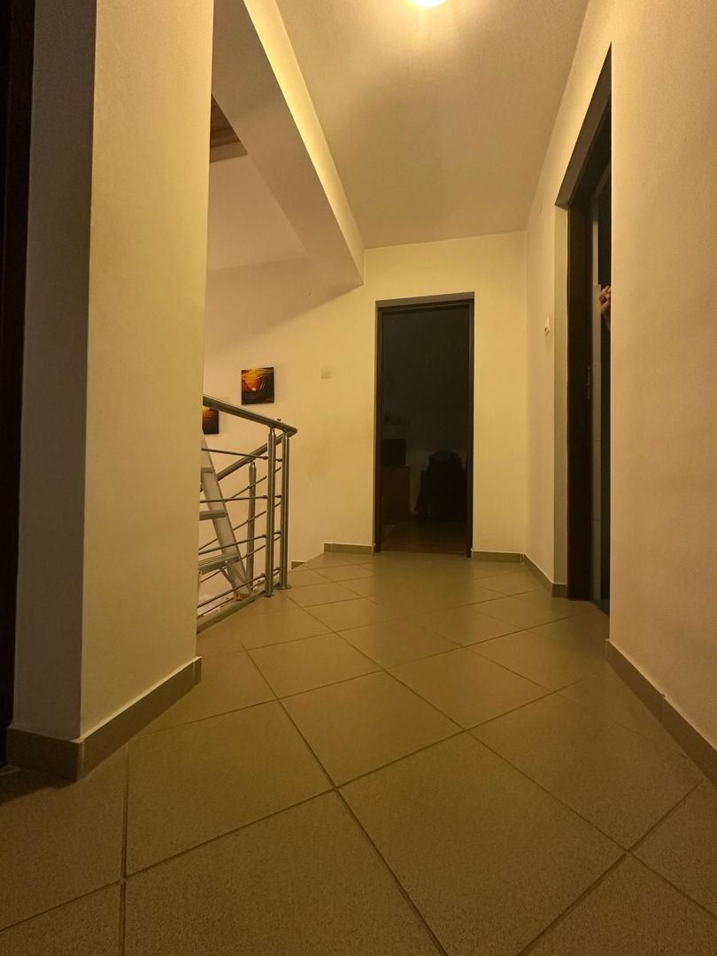 Casă individuală P+1E, construită în 2013–zonă liniștită, exclusiv de case - Poză 12