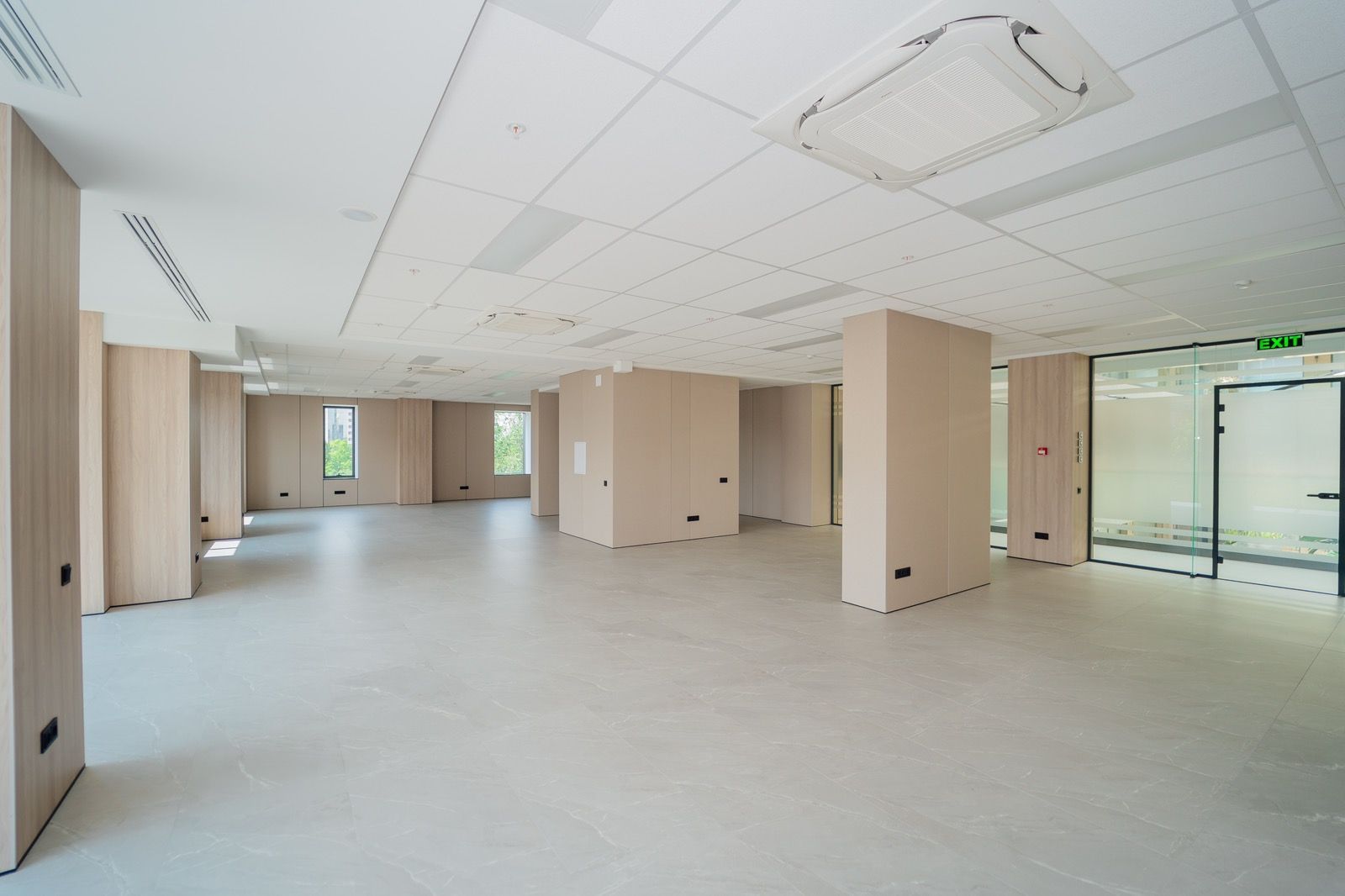 Spațiu Comercial de Închiriat – 168,2 m² | Business Center Premium | Chișinău, Centru | Bulevardul Ștefan cel Mare și Sfânt 115/1 - Poză 2