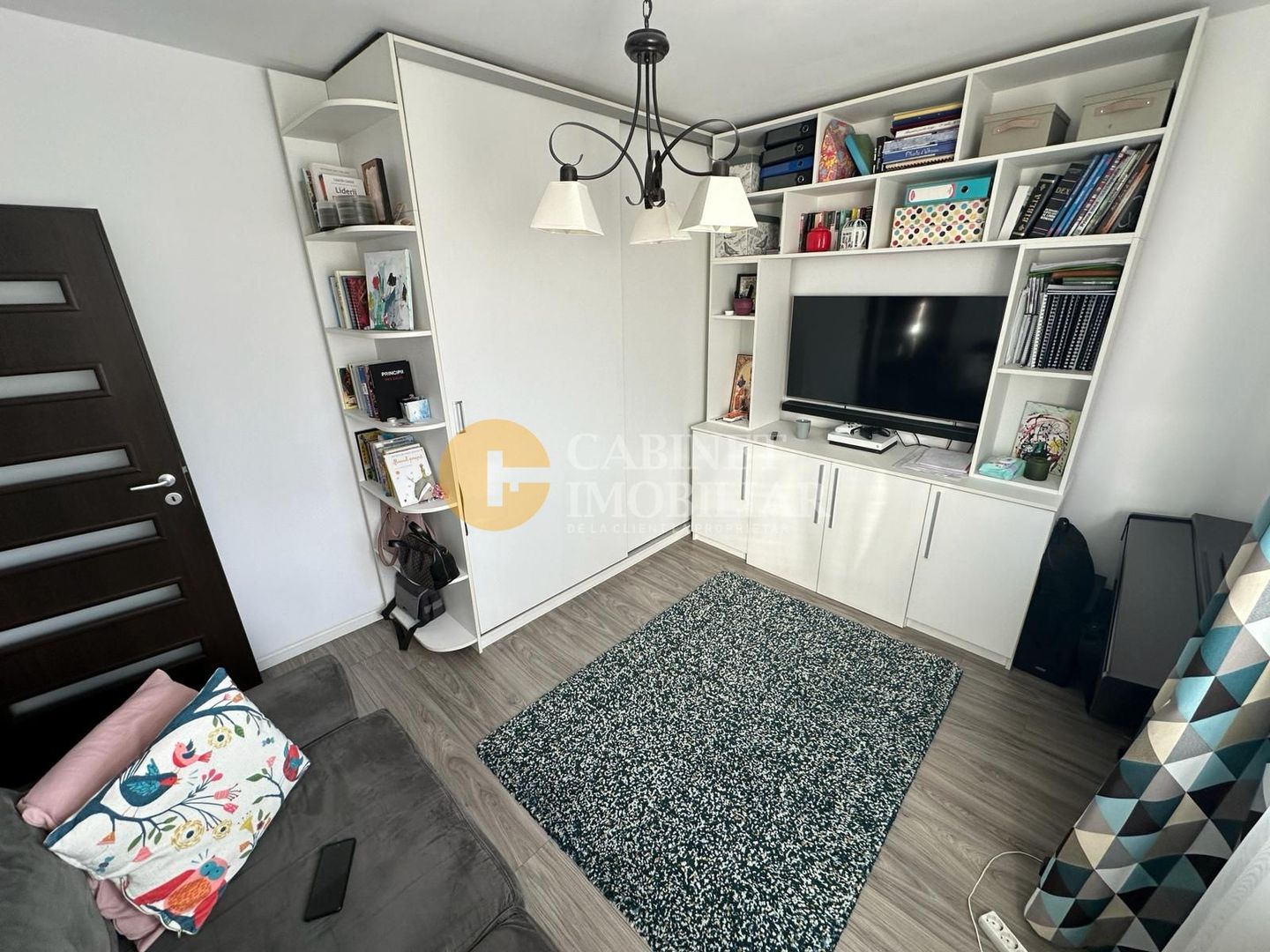 2 Camere Decomandat - Etaj 3 - Zona Alexandru Cel Bun - Poză 2