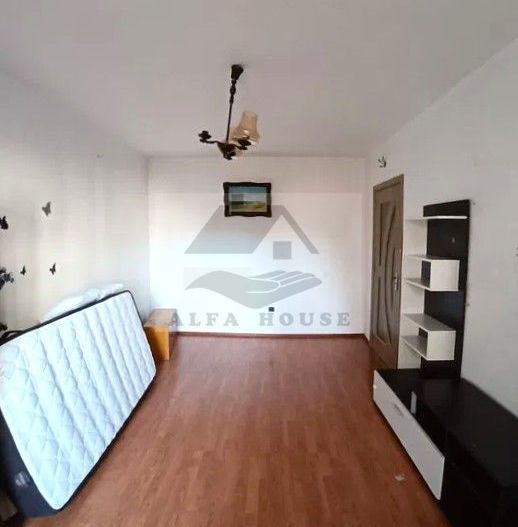 Apartament cu trei camere, zona Racadau 77 mp , etaj intermediar - Poză 6
