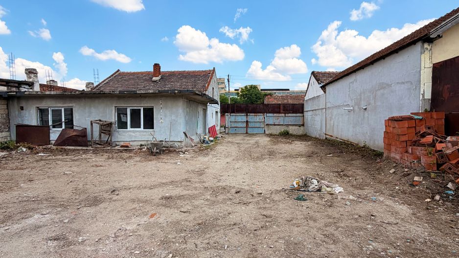 Casă la rosu cu teren generos de vânzare aproape de Intim - Poză 7