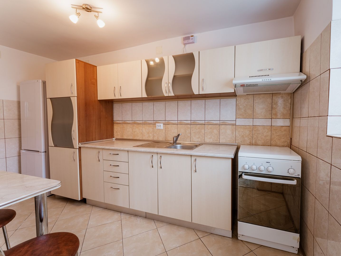 Casă cu 2 camere în Bujac - Poză 10