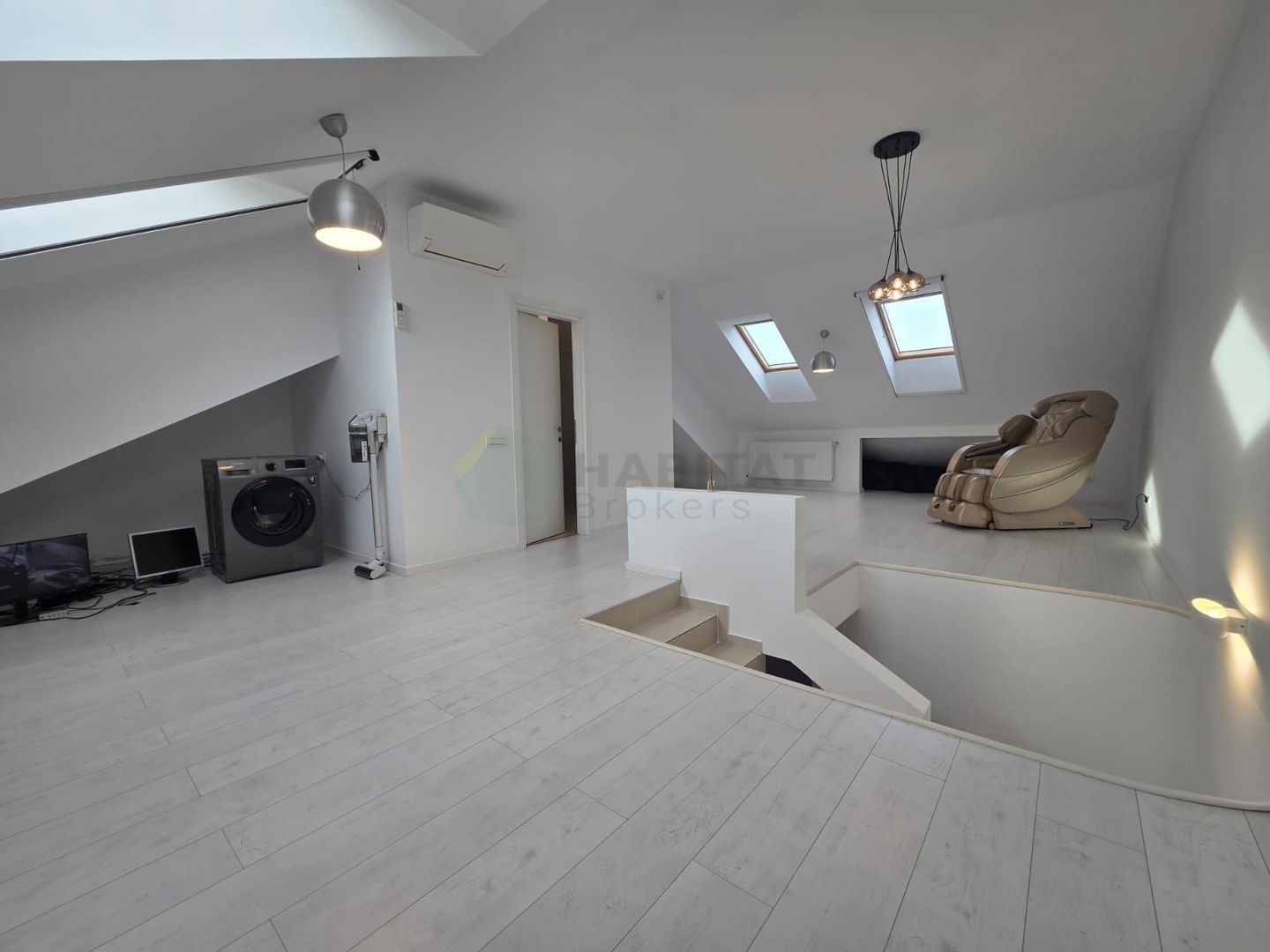 Vilă  cu mansardă, piscină și design modern – Tunari - Poză 30