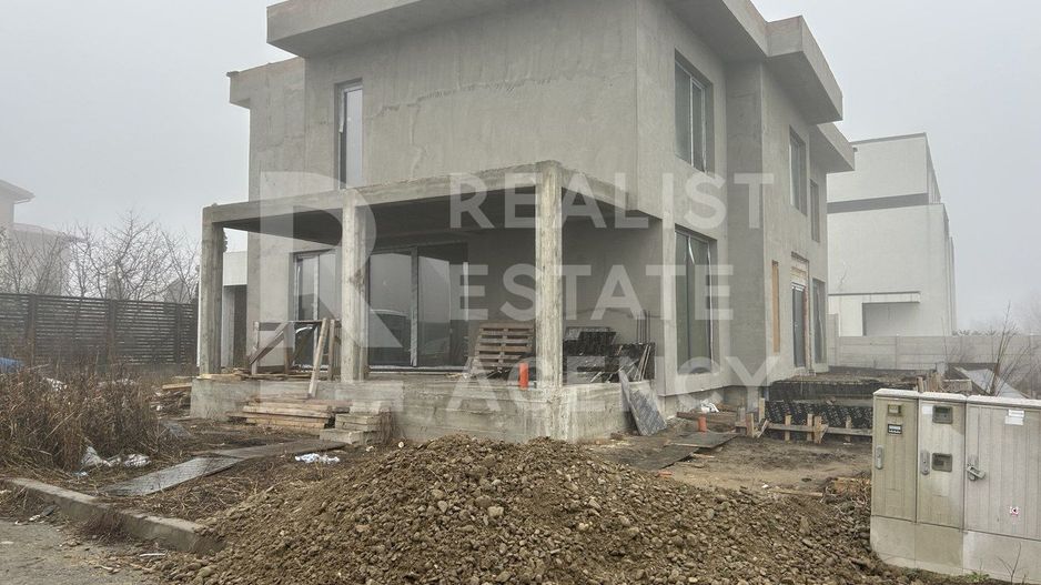 Casă P+1, 315 m² utili | Teren 1.300 m² | Pe malul lacului Ostratu - Poză 5