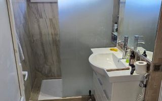 De vanzare apartament 2 camere, zona centrala, etaj 1 - Poză 5