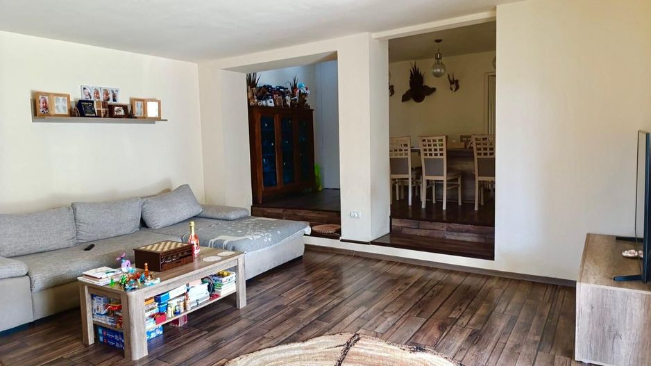 Casa individuala spatioasa si teren mare, pozitie excelenta, Sacalaz - Poză 1