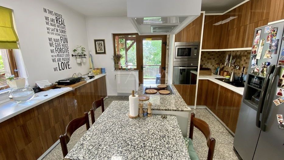 Casă de familie de vânzare în cartierul Gruia - Poză 3