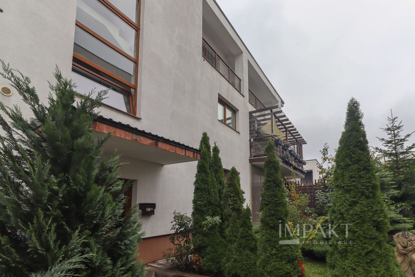 Apartament spatios cu balcon si terasa, complet mobilat, Europa! - Poză 23