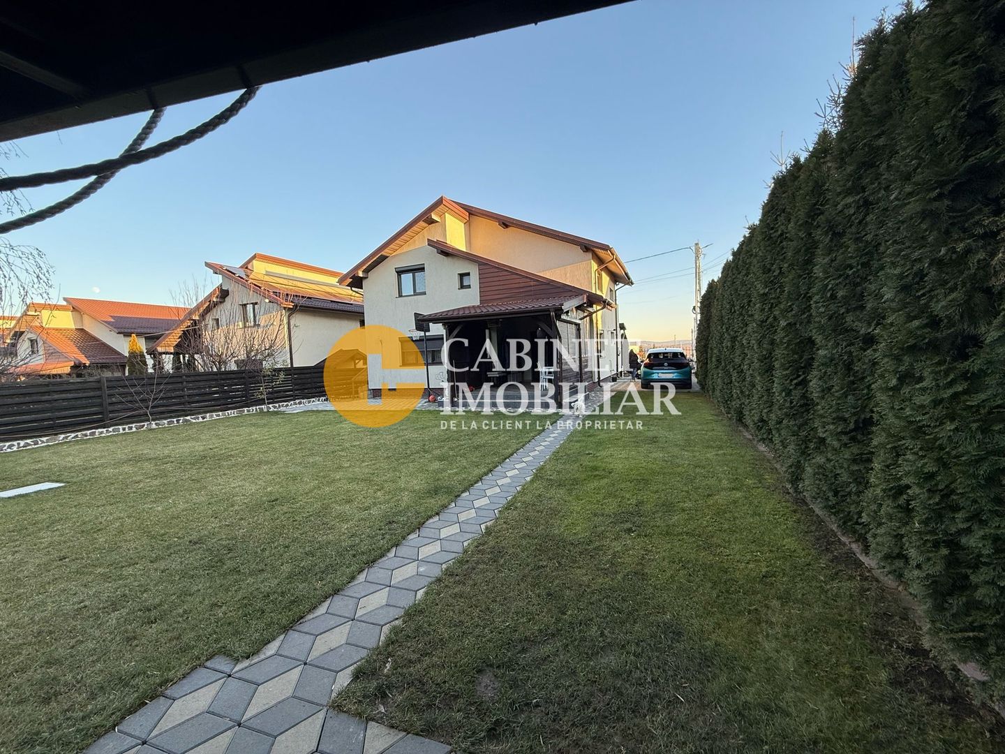 Vila - 5 camere - 2 bai - 580mp teren - mobilata complet - Poză 1