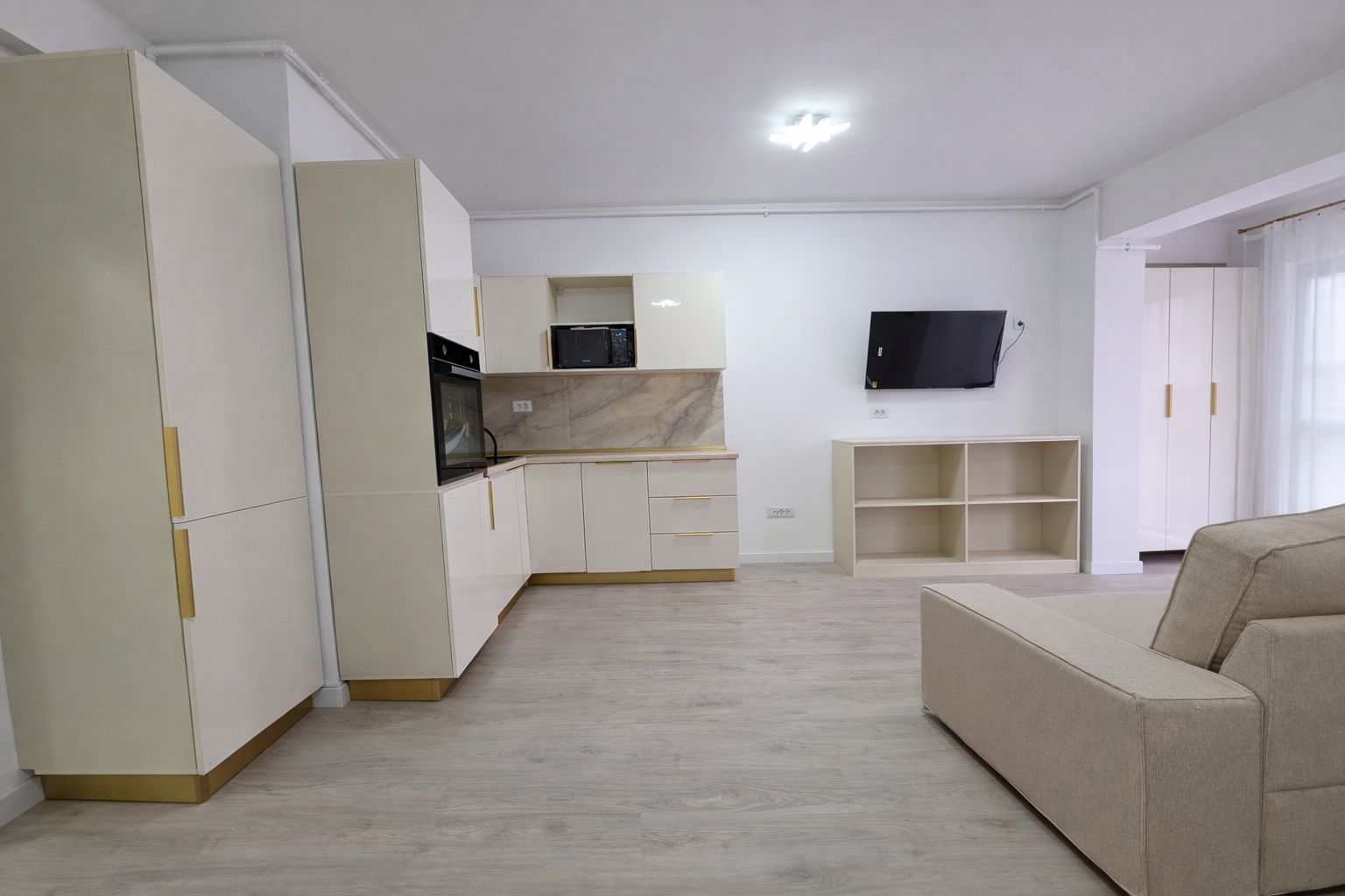 Garsonieră modernă de închiriat – Pipera | imobil nou | parcare - Poză 2