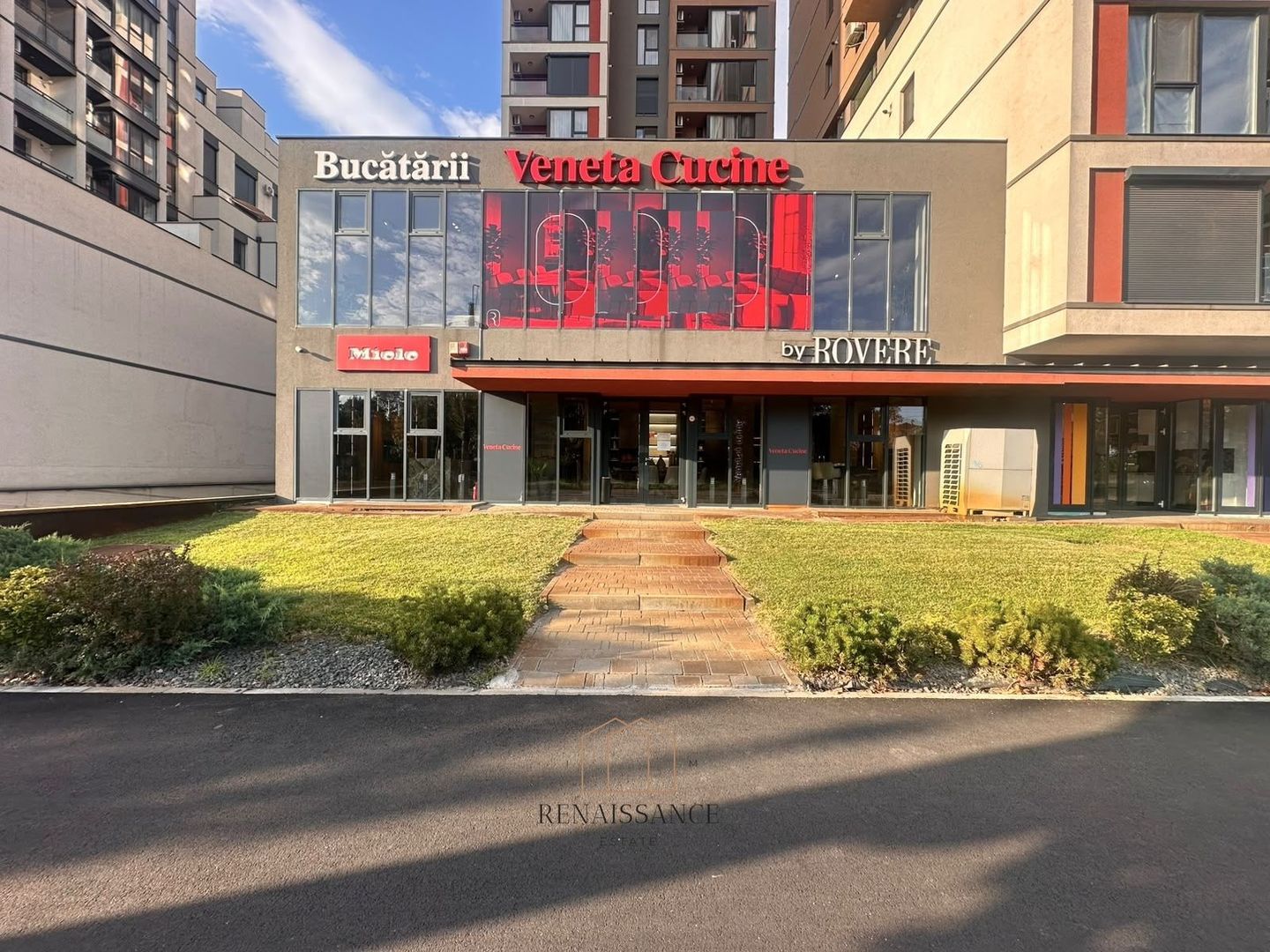 Rebreanu Spatiu Comercial Lux | S+P+1E 876mp | 9 Parcari Subterane - Poză 1