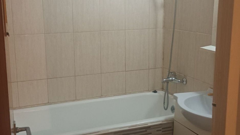 Titan,1 Decembrie - Poză 2