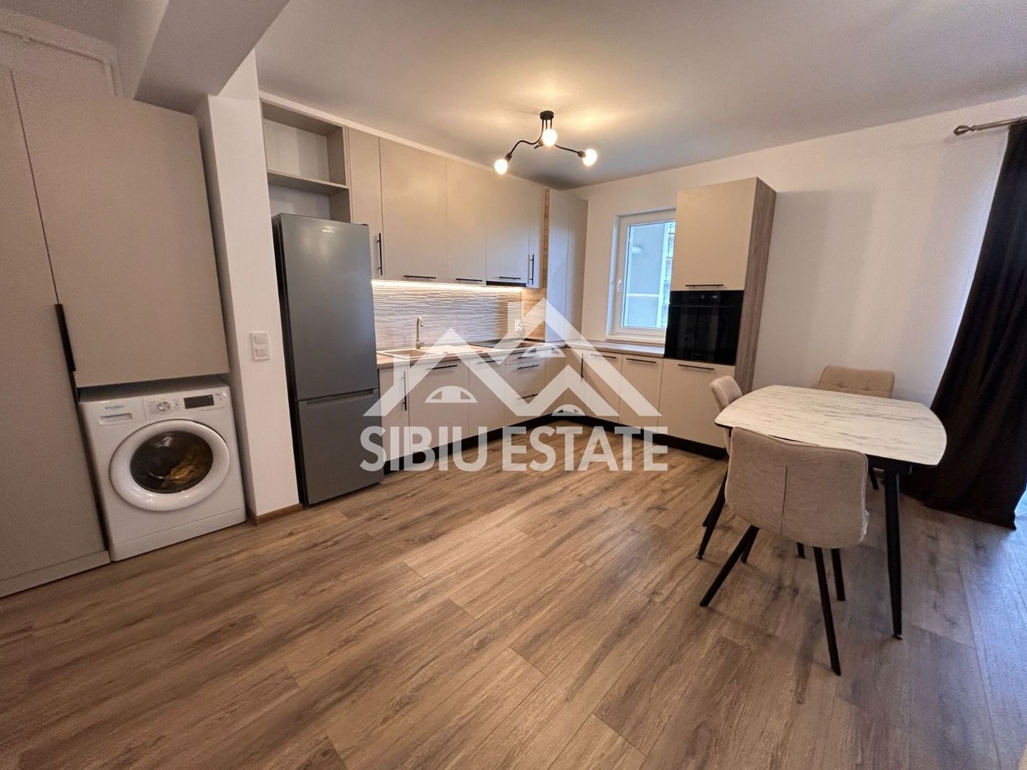 Apartament de vanzare cu 2 camere, etaj 1 bloc cu lift - Poză 1