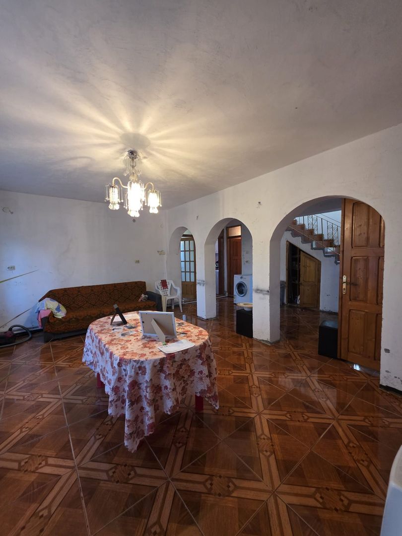 Casă / Vilă cu 8 camere de vânzare în Lapus, Craiova - Poză 9