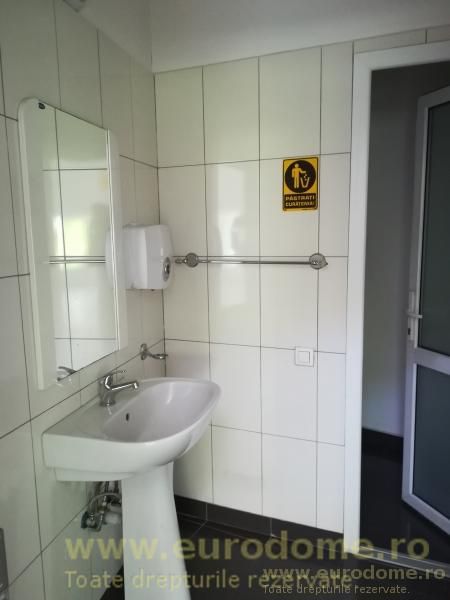 Vanzare cladire (spatiu amenajat 700 mp). - Poză 9