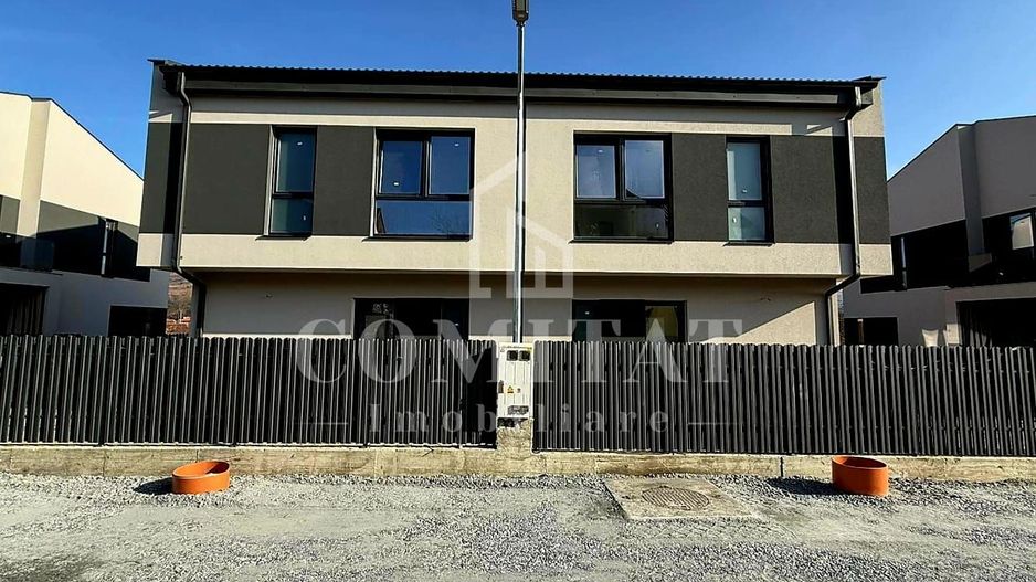 Case cuplate cu teren generos Chinteni - Poză 1