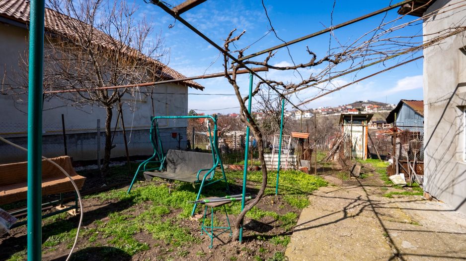 Casa de vanzare cu 2 camere si teren 1068 mp zona Renașterii - Poză 2