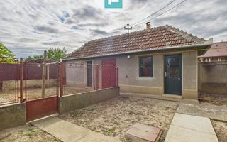 Casă cu teren generos, zonă centrală, Curtici - Poză 7